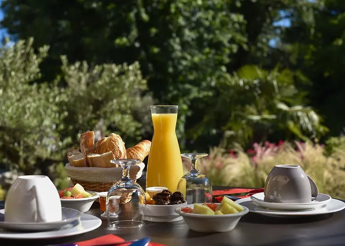 Le Clos Du Bois Joli Hotel 3*