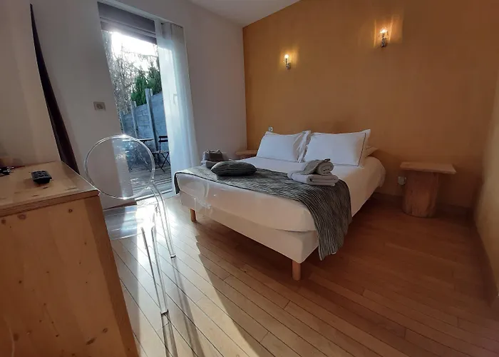 מלון Le Clos Du Bois Joli 3*